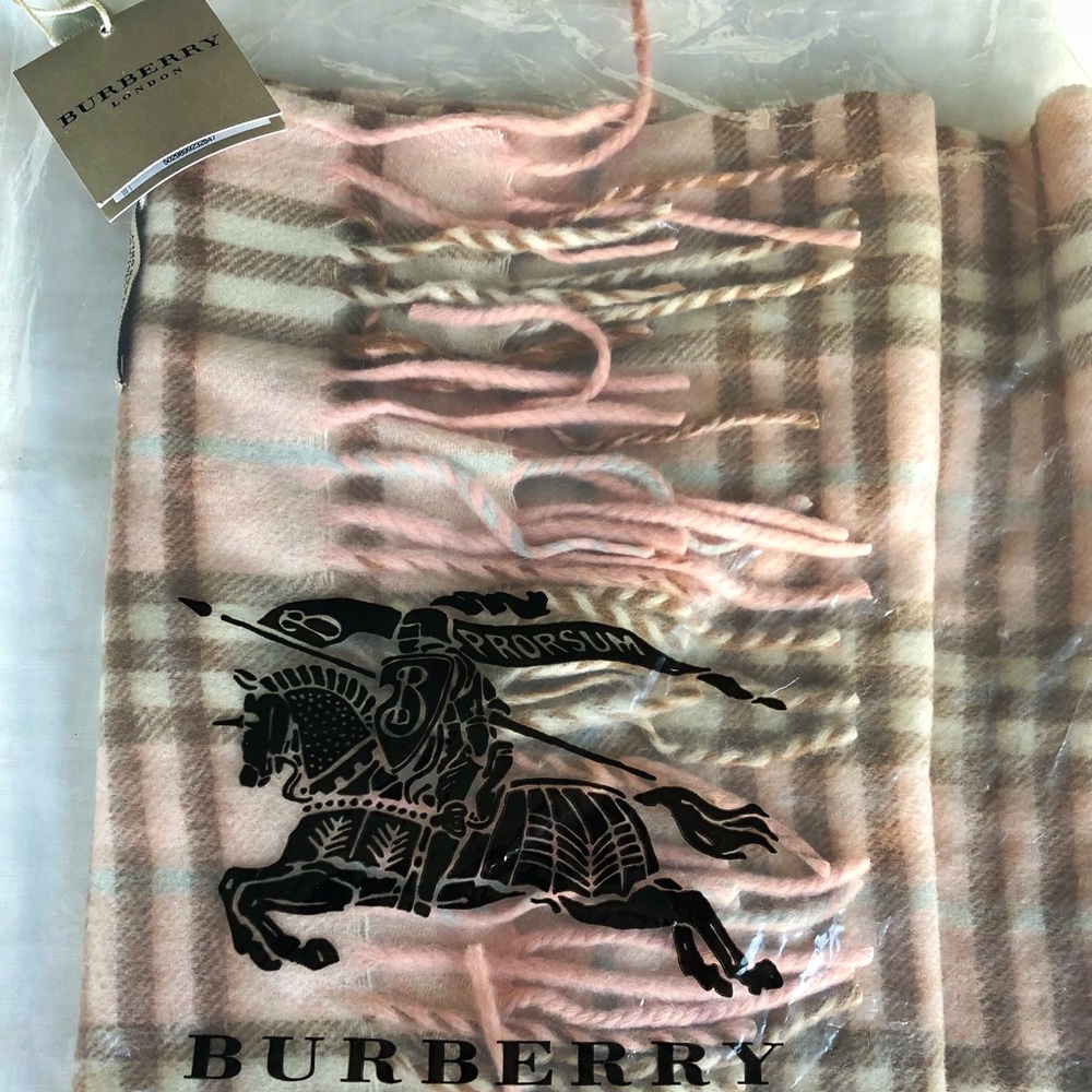 Never worn Burberry light pink cashmere scarf